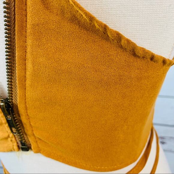 Crop top yellow ties in back lace up accent - Picture 6 of 7